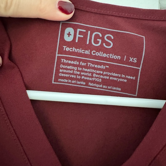 Women's Burgundy Catarina™ - One-Pocket Scrub Top - XS / Burgundy NWOT - Picture 3 of 4